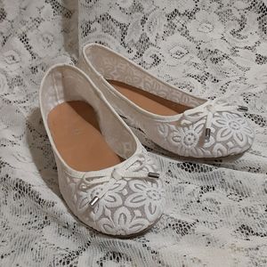 Girls AMERICAN EAGLE White Lace Flats SZ 13 1/2